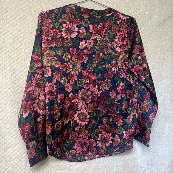 Talbots Soft Satin Charmeuse Top Stunning Floral Split Neck Long Cuffed Sleeve - Picture 9 of 10